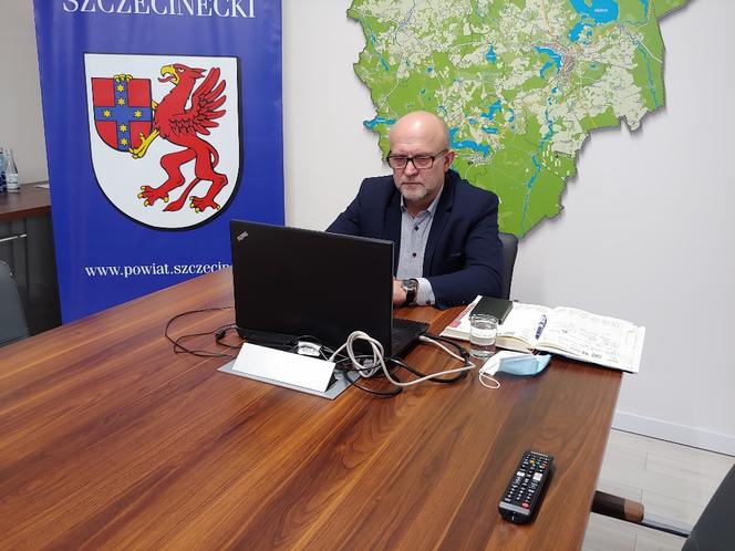  Szczepienia przeciw COVID-19 głównym tematem wideokonferencji starosty z wojewodą