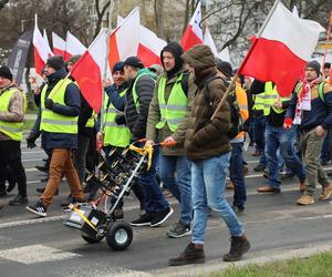 Protest rolników 20 marca w Lublinie. Przeszli ulicami miasta pod LUW