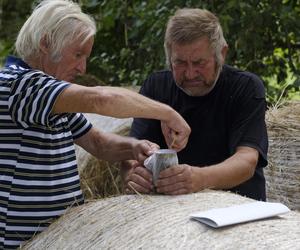 Rolnicy. Podlasie. Gienek czyta list od fanki. Odcinek 36. Sezon V