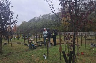 Rekordowa akcja Światełko Pamięci. Uczniowie z Łodzi porządkowali opuszczone groby