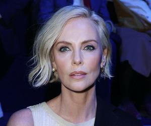 Charlize Theron latami milczała w sprawie śmierci ojca. W jej rodzinie wydarzył się prawdziwy horror