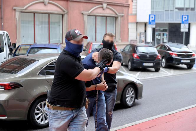 31-latek po silnych lekach! Wjechał w 19-latkę, bo się bał?