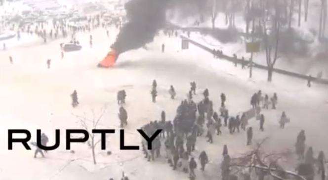 UKRAINA: Policja strzela do ludzi!Lecą granaty hukowe WIDEO LIVE ul. HRUSZEWSKIEGO