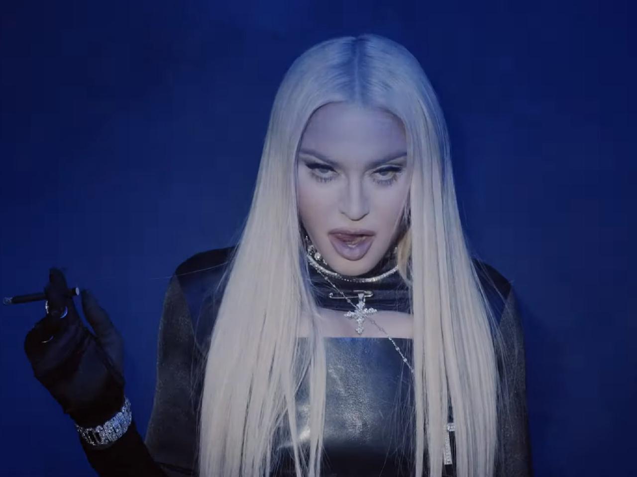 Seksowna Madonna zmysłowo OCIERA SIĘ o 26-latka. Fani zachwyceni!