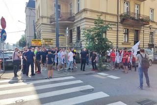 Pikieta w Katowicach przed biurem poselskim Mateusza Morawieckiego