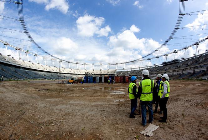 Stadion Śląski: Operacja Big Lift. Jest sukces [ZDJĘCIA]