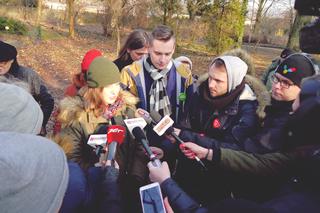 Protestują przeciwko wycince drzew w parku Grabiszyńskim