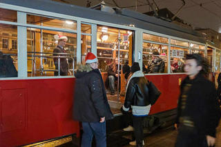 Zabytkowe, świąteczne tramwaje ruszają na tory. Linia M to gratka dla pasażerów