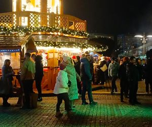 Rozpoczął się Szczeciński Jarmark Bożonarodzeniowy. Liczne atrakcje na trzech placach w centrum miasta