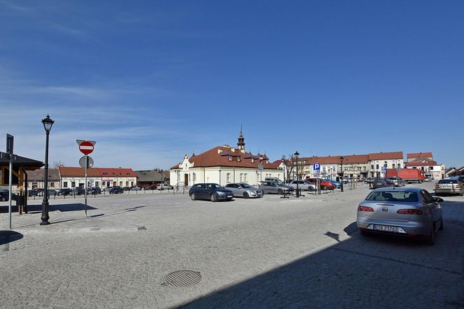 To jedno z najmniejszych miast w Małopolsce. Jedna decyzja papieża sprawiła, że stało się sławne