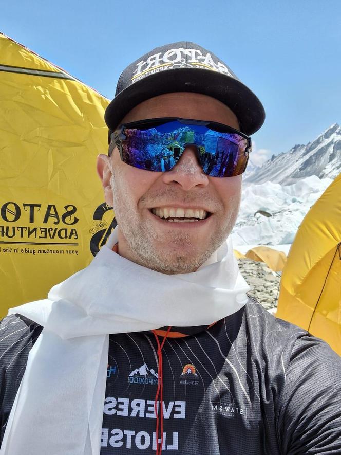 Szymon Jaskuła wspina się na Mount Everest