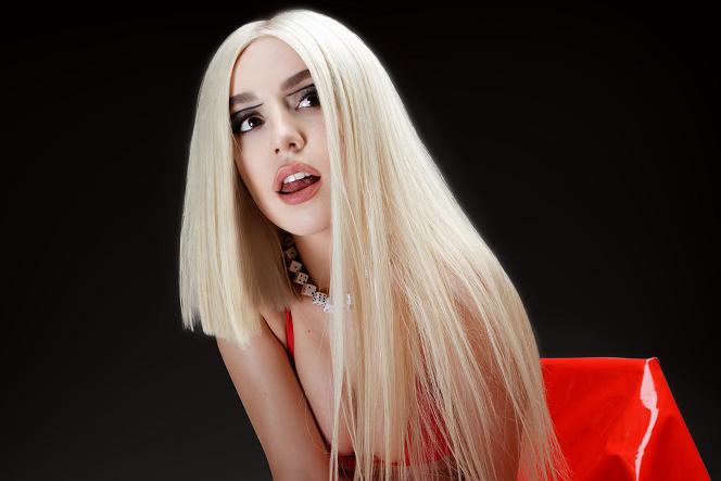 Ava Max reprezentuje jasność i mrok, dobro i zło! Album Heaven & Hell online [PIOSENKI]