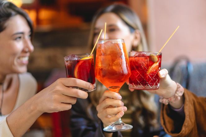 Picie alkoholu ma ukryte skutki. Rak jamy ustnej może rozwijać się po cichu