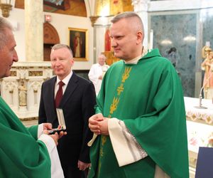 Tablica ku czci Kapelanów Katyńskich odsłonięta w kościele św. Stanisława BM w NYC