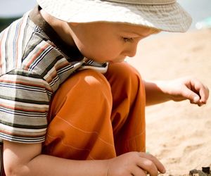 Ta zabawa to hit wśród dwulatków. Jedynym warunkiem jest cierpliwość