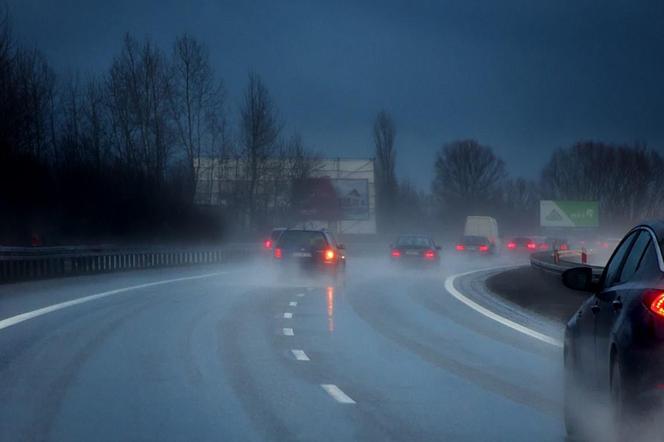 Uwaga kierowcy, będzie ślisko! IMGW wydaje ostrzeżenie dla całego województwa