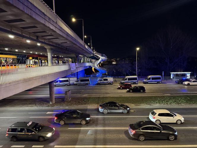 Warszawa. Ostatnie Pokolenie kontra policja. Kolejna próba zablokowania Wisłostrady [ZDJĘCIA].