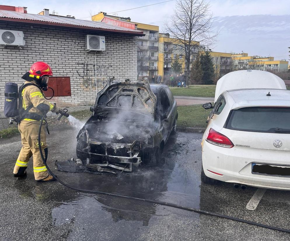 Pożar dwóch samochodów osobowych w Rudzie Śląskiej 