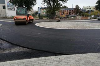 Kończą się prace przy budowie ronda na skrzyżowaniu ulic Wojskowej i Cmentarnej w Siedlcach 