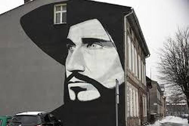 Czesława Niemena w Słupsku ma swój festiwal, a w Białogardzie pomnik i mural, który mieści się na ścianie małej kamienicy, w której mieszkał artysta.