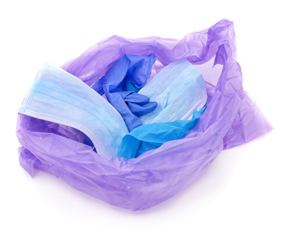 Gdzie wyrzucać zużyte rękawiczki i maseczki ochronne? WYJAŚNIAMY