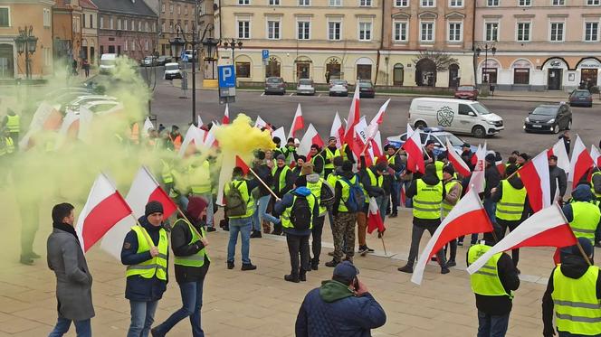 Rolnicy w Lublinie rozpoczęli przemarsz. Mamy zdjęcia!