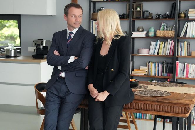 Barwy szczęścia, odcinek 3267. Karolina (Marta Dąbrowska), Bruno (Lesław Żurek)