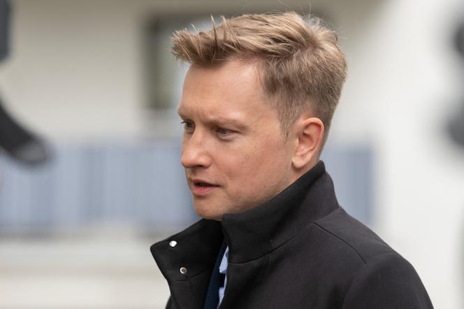 Na Wspólnej, odcinek 3086: Igor wyciągnie Ewę z aresztu? Opłaci ważnego świadka i szantażystkę - ZWIASTUN