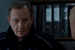 M jak miłość, odc. 1441. Staszek (Sławomir Holland), ksiadz (Maciej Damięcki)