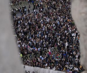 Z OSTATNIEJ CHWILI: Rozpoczęło się konklawe 2025 – kardynałowie złożyli przysięgę w Kaplicy Sykstyńskiej