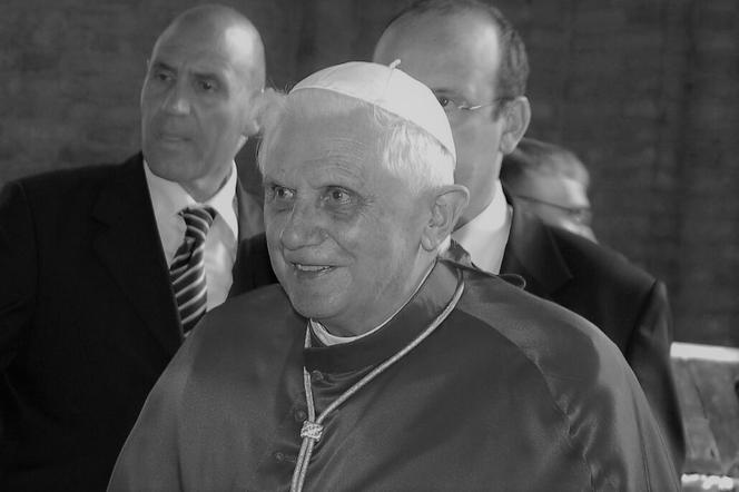 Msza święta w intencji zmarłego papieża seniora Benedykta XVI