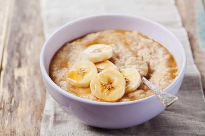 Nocna owsianka z bananem i nasionami lnu