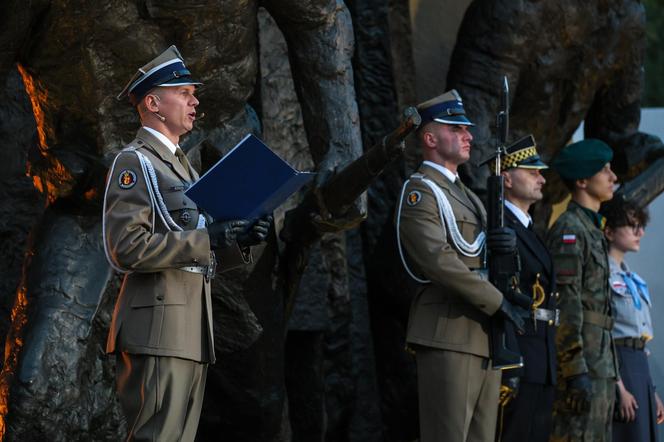 Uroczysta polowa msza święta i Apel Pamięci na pl. Krasińskich