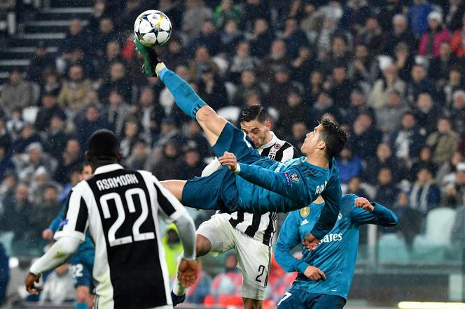 Cristiano Ronaldo strzela gola w meczu Juventus Real