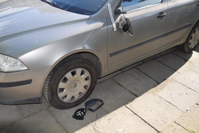 Wandal uszkodził 17 samochodów