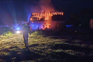 Z domu zostały tylko ściany. Pożar w Łękanowie niedaleko Góry [ZDJĘCIA]