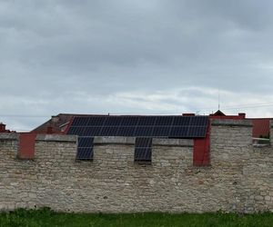 Patryk Jaki na zamku z rodziną