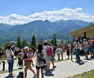 Armagedon w Tatrach! Na Morskie Oko tylko z rezerwacją. Wydano najwyższe ostrzeżenie