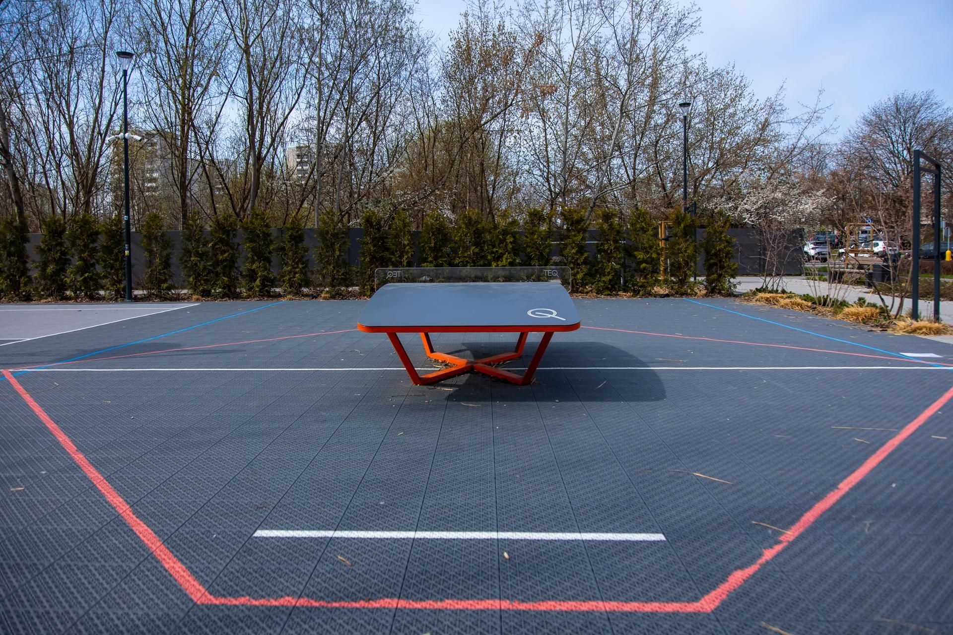 Stół do gry w teqballa, skwer przy ul. Cynamonowej