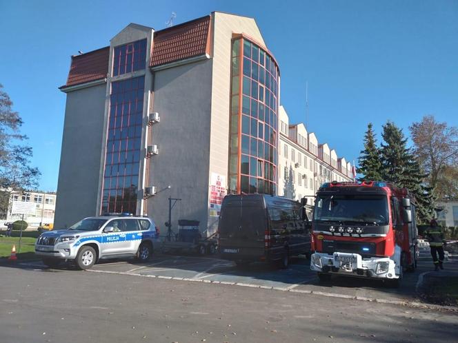 Z urzędu ewakuowano ponad 120 osób. Wszystko przez teczkę