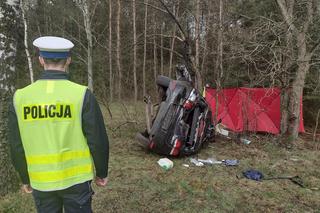 Biały Bór. Śmiertelny wypadek na drodze krajowej nr 25. Dwóch mężczyzn zginęło w zderzeniu z ciągnikiem 