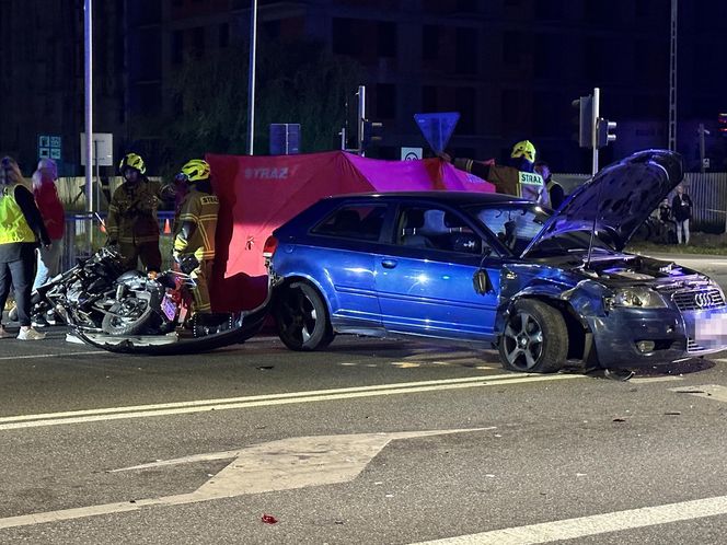 Śmiertelny wypadek w Nowym Dworze Mazowieckim. Osobówka zmiotła motocyklistę z jezdni