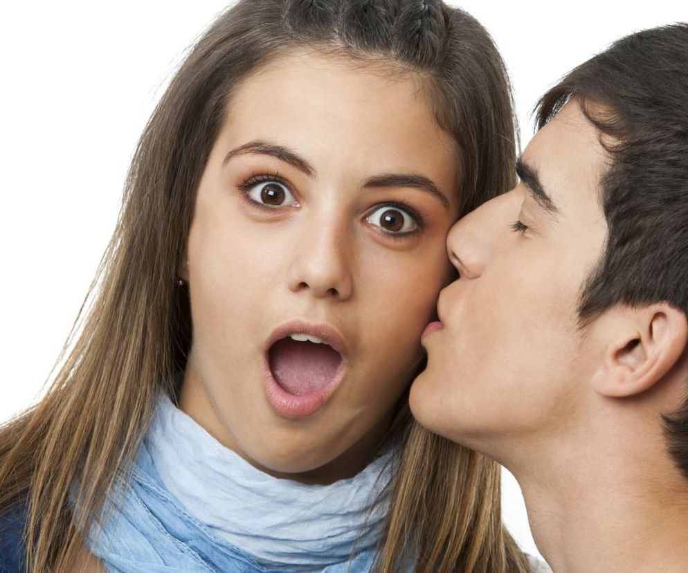 Mononukleozą  najłatwiej zarazić się przez pocałunek, dlatego często nazywana jest właśnie chorobą pocałunków.