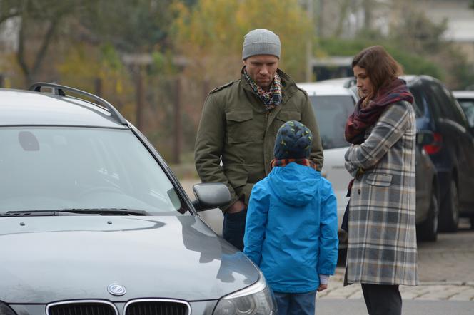 Pierwsza miłość. Kinga (Aleksandra Zienkiewicz), Janek (Maciej Mikołajczyk),Maciek (Joachim Olko)