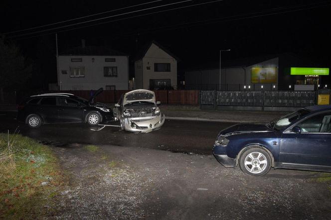 Groźny wypadek w pow. łukowskim. Po zmroku doszło do zderzenia 5 samochodów 