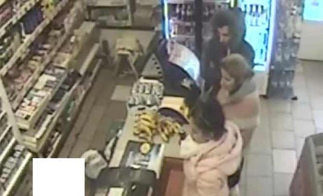 Tychy: Trzy kobiety są podejrzane o kradzież pieniędzy i karty bankomatowej. Rozpoznajesz je? Daj znać policji [ZDJĘCIA]