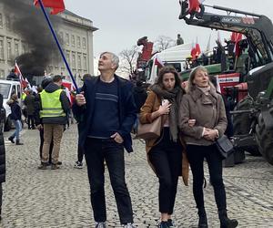 Protest rolników we Wrocławiu. Strajk wymyka się spod kontroli. Urząd Wojewódzki obrzucany jajkami