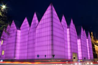 Dlaczego szczecińska Filharmonia świeci się na różowo?