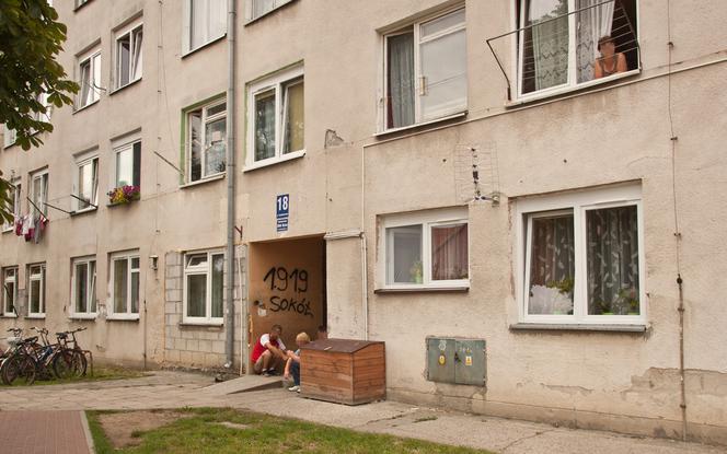 PRZEZ SĄSIADÓW STRACIŁA DZIECI