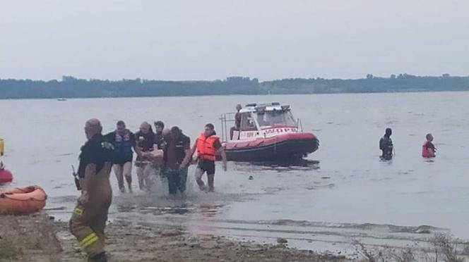 Jeziorsko: Kim jest ojciec który zginął pływając z córką na pontonie? Nowe fakty  